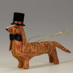 Ёлочная игрушка Такса с аксессуаром