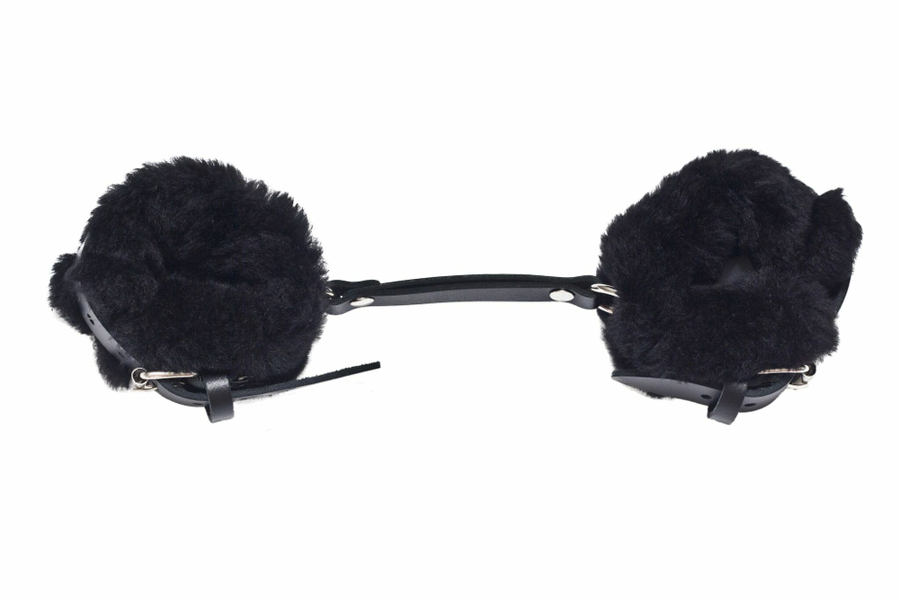 Черные базовые наручники из кожи с опушкой (Цвет: черный)