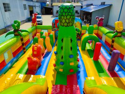 Коммерческий надувной батут "Хамелеон и динозавры" 12*7*6 м