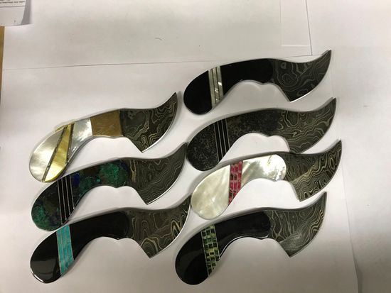 IШкуросъемный нож Santa Fe SF/MSDAMFIXSKIN с клинком из стали Damascus Alabama, рукоять Corian