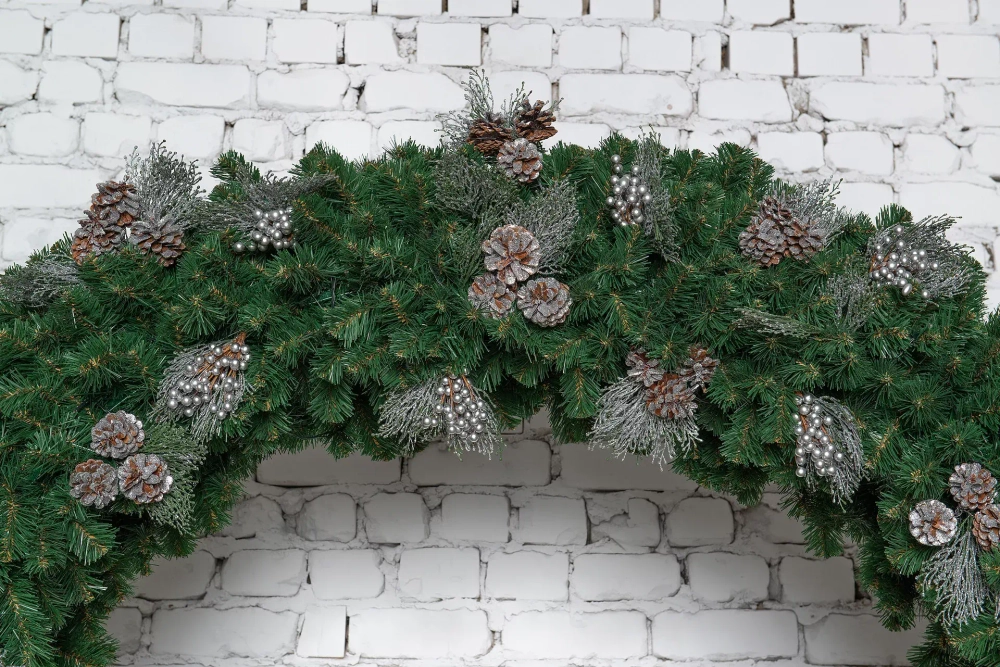 Хвойная арка Санкт-Петербург 240*160 см. с серебряным декором, Литая+ПВХ, ЕлкиТорг (28006)