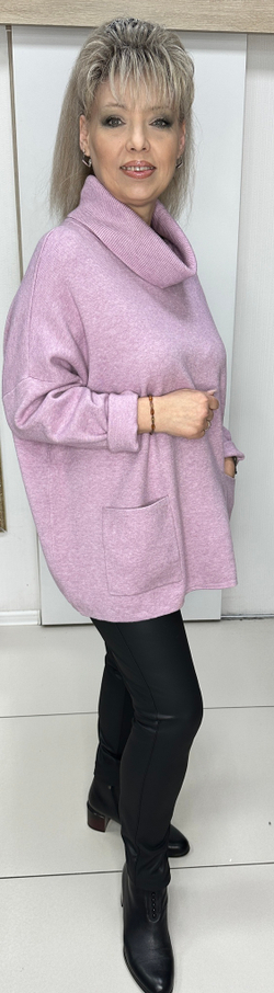 Объёмный свитер-джемпер с кармашками