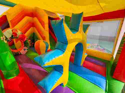 Коммерческий надувной батут «Попугаи и друзья 2» с крышей, 6x4x4 м