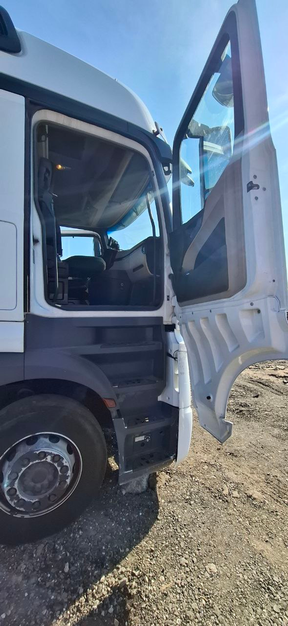 Mercedes-Benz ACTROS 4x2 Седельный тягач 1845 LS (Дизельный, 12,8 л, 476 л.с., МТ)