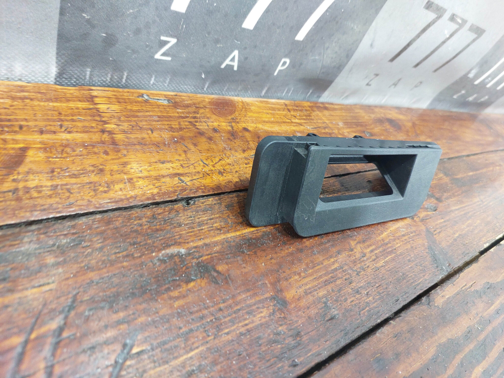 Ручка багажника Mercedes W222, W213, W205 Б/У Оригинал A2227500493