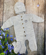 Вязаный комплект на выписку 3 предмета "Мишка-Л" (комбинезон, шапочка, пинетки) (Цвет: Серый)