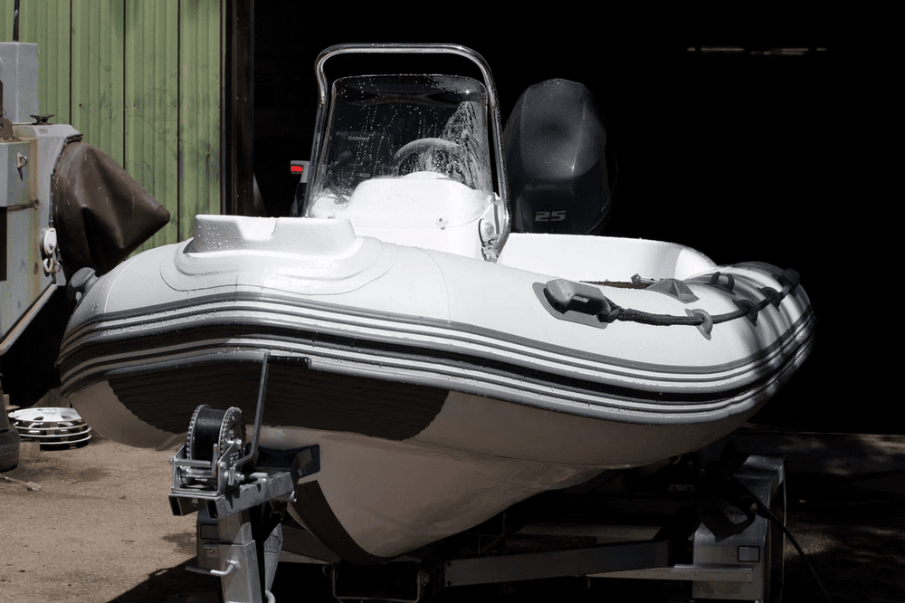 Лодка РИБ БУРЕВЕСТНИК 390 MAX