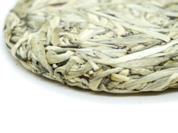 59312 Чай прессованный белый  "Сэнчжун, Байхао Иньчжень", мини бин 100гр