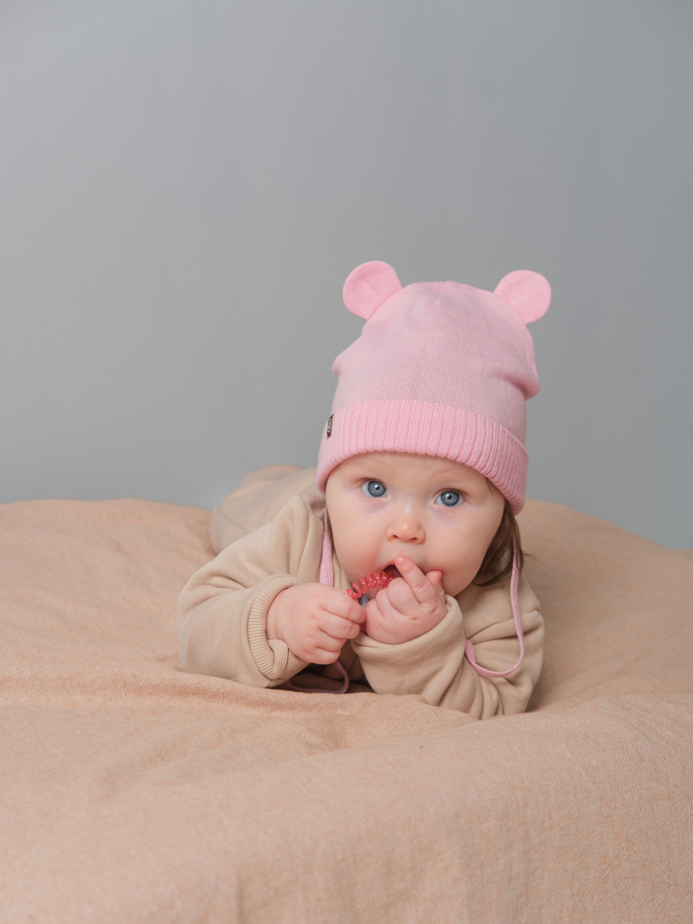 Шапка с ушками для новорожденного