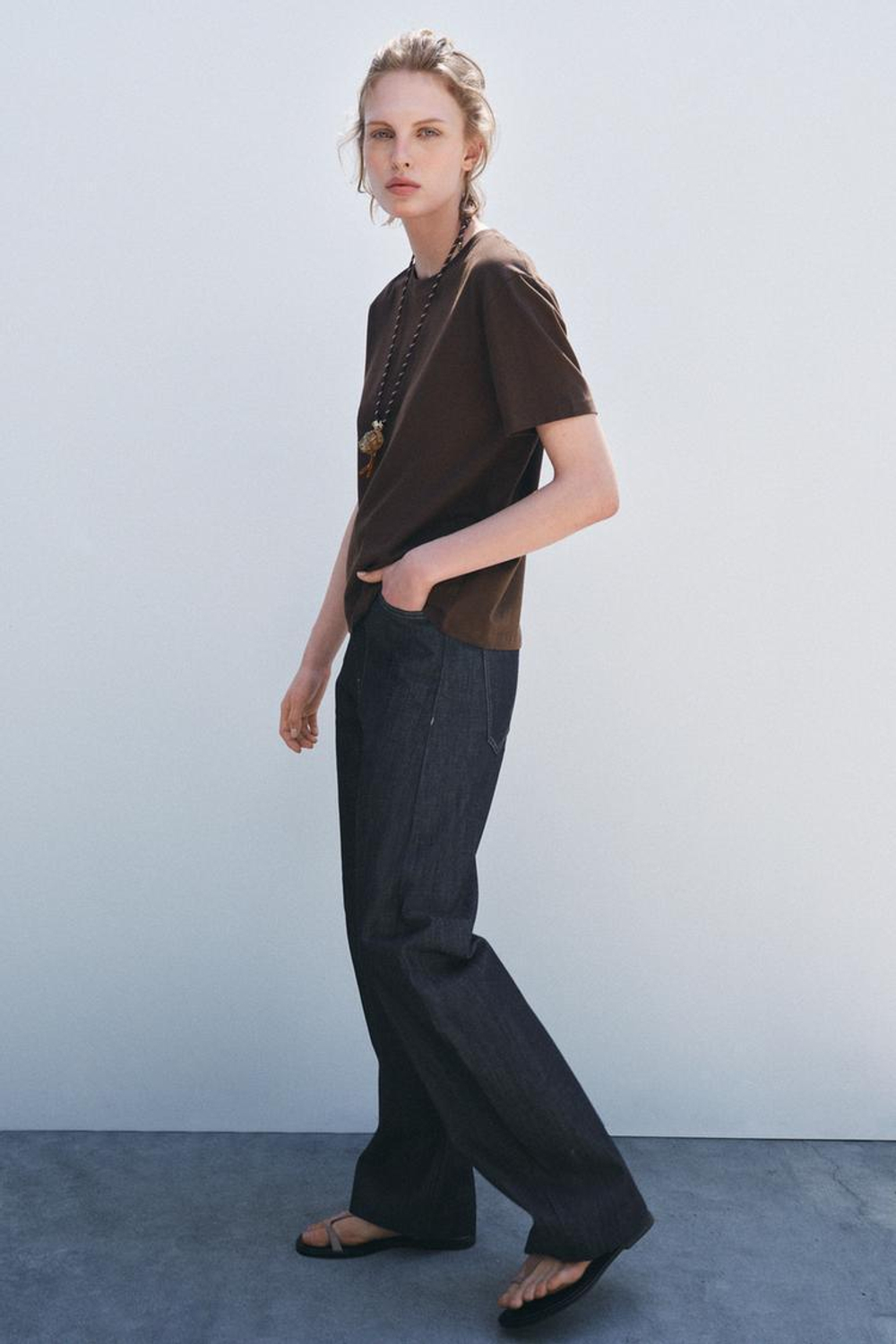 ZARA БАЗОВАЯ ФУТБОЛКА ИЗ ХЛОПКА, КОРИЧНЕВЫЙ