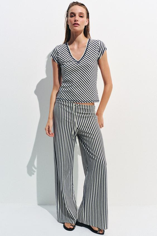 ZARA ФУТБОЛКА В ПОЛОСКУ ИЗ СМЕСОВОГО ЛЬНА, ЭКРЮ/ТЕМНО-СИНИЙ