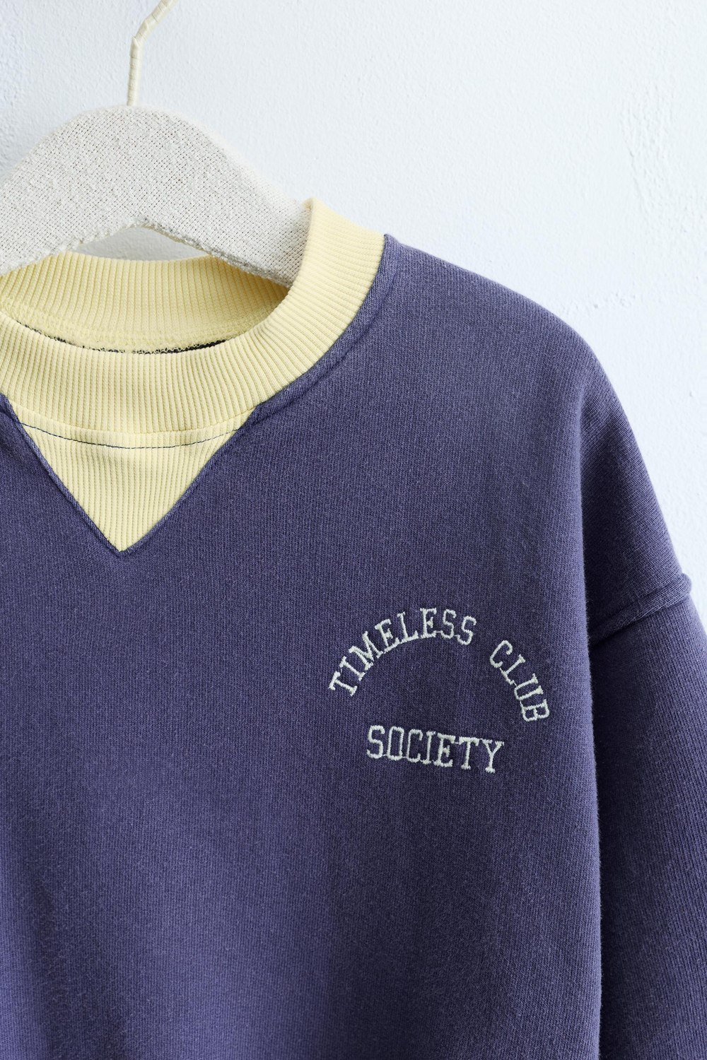 ZARA TIMELESS — ТОЛСТОВКА С ВЫШИВКОЙ, ВЫЦВЕТШИЙ СИНИЙ