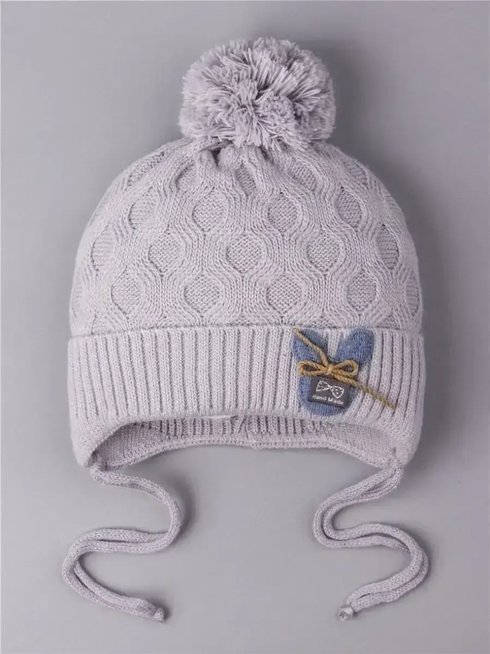 Шапка вязаная детская с бубоном на завязках