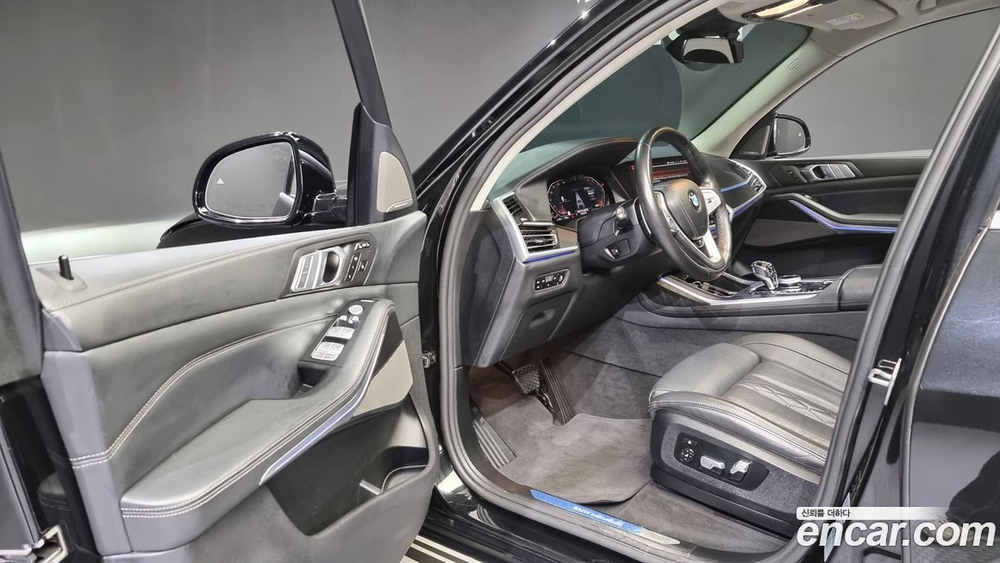 BMW X7 (G07) xDrive 40i Design Pure Excellence 7-и местный (03.2021)