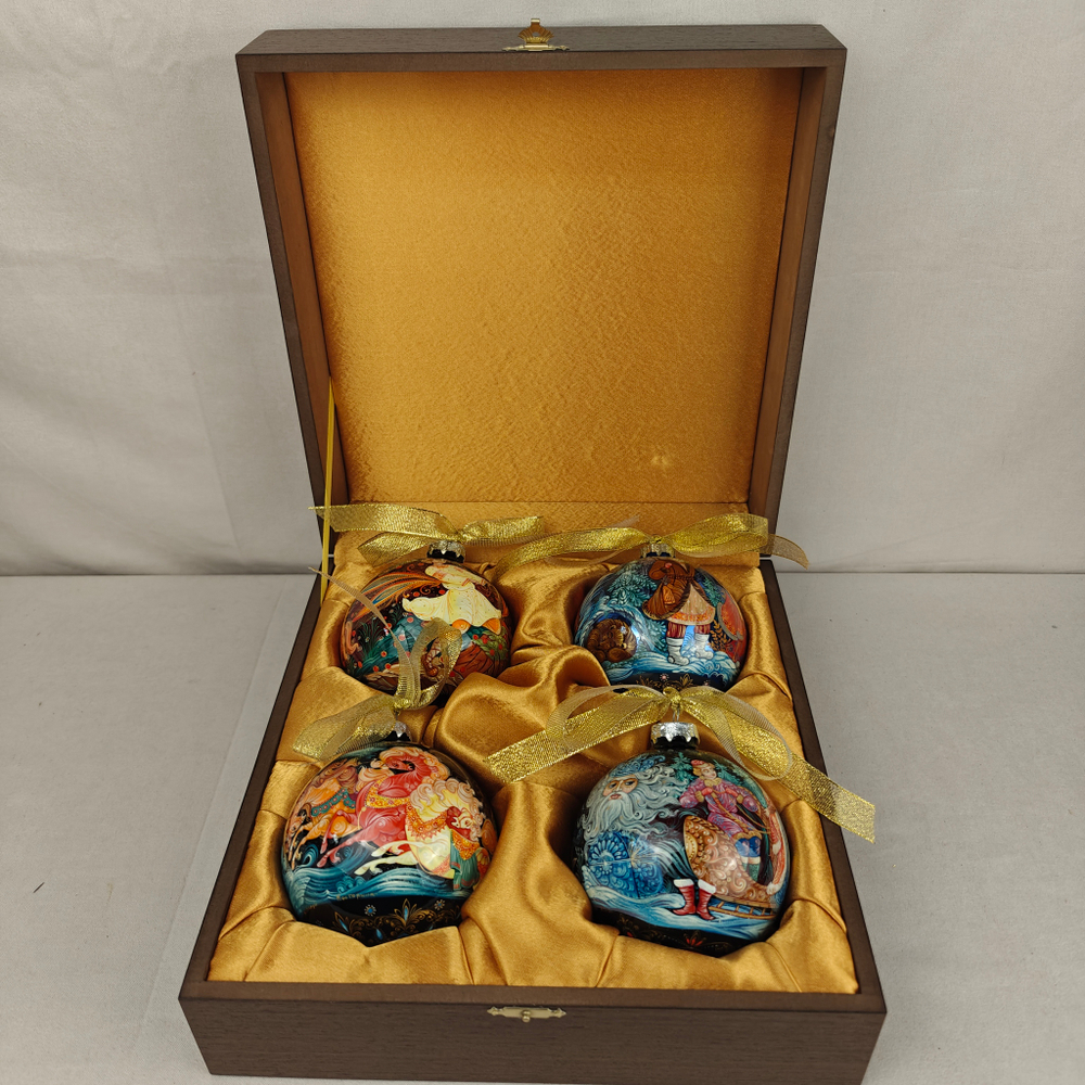 Сувенирный набор из 4-х новогодних шаров "Сказки" с ручной росписью