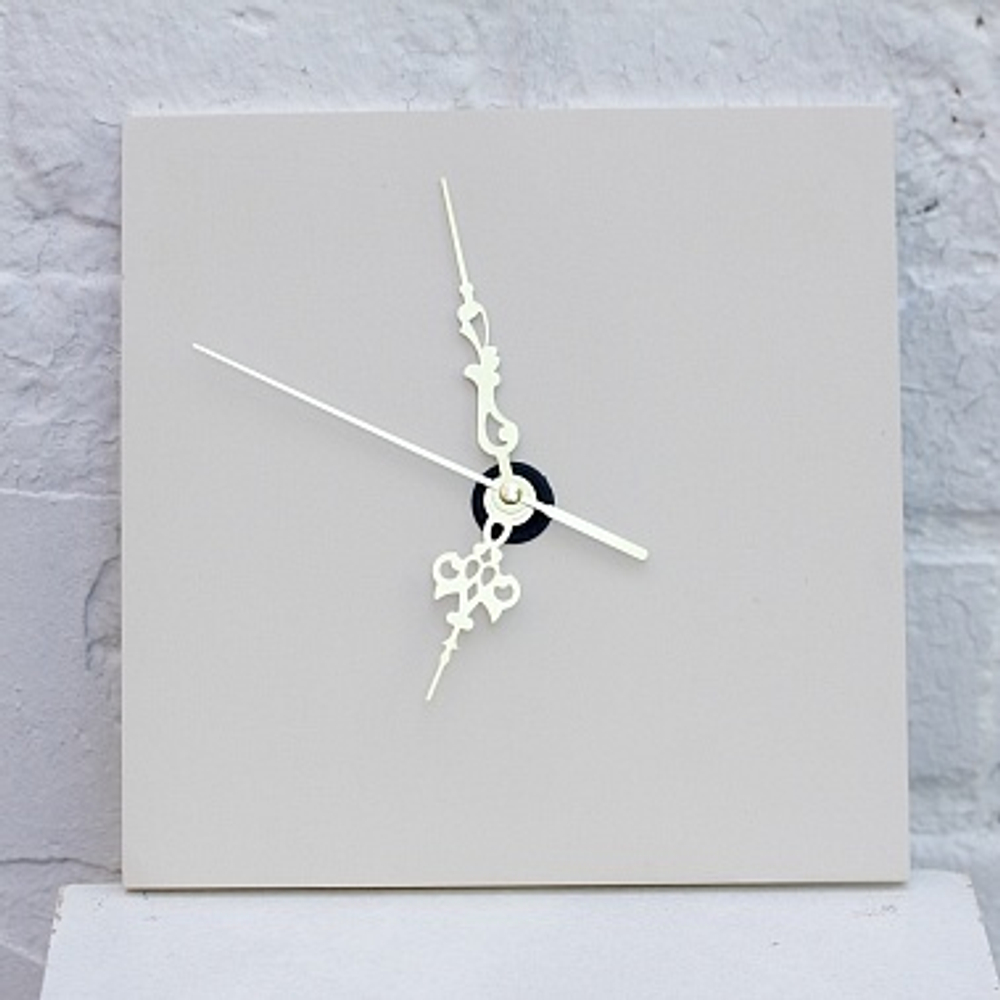 Часовой механизм со стрелками