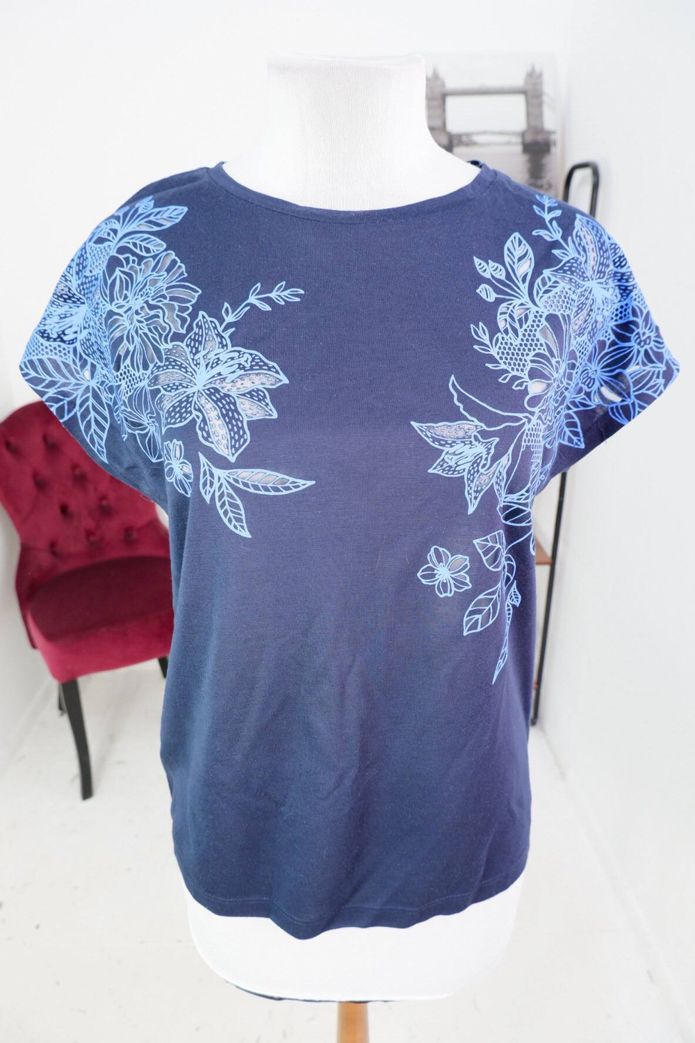 Футболка Ostin свободного кроя, маркировка М, визуально на 46 размер