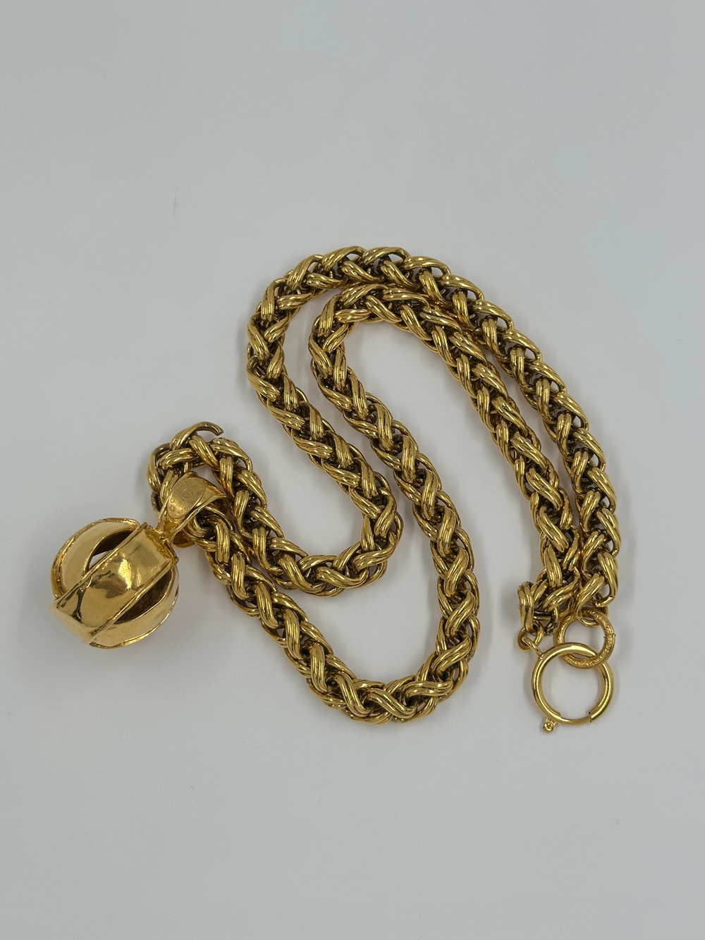 Кулон на цепи Chanel