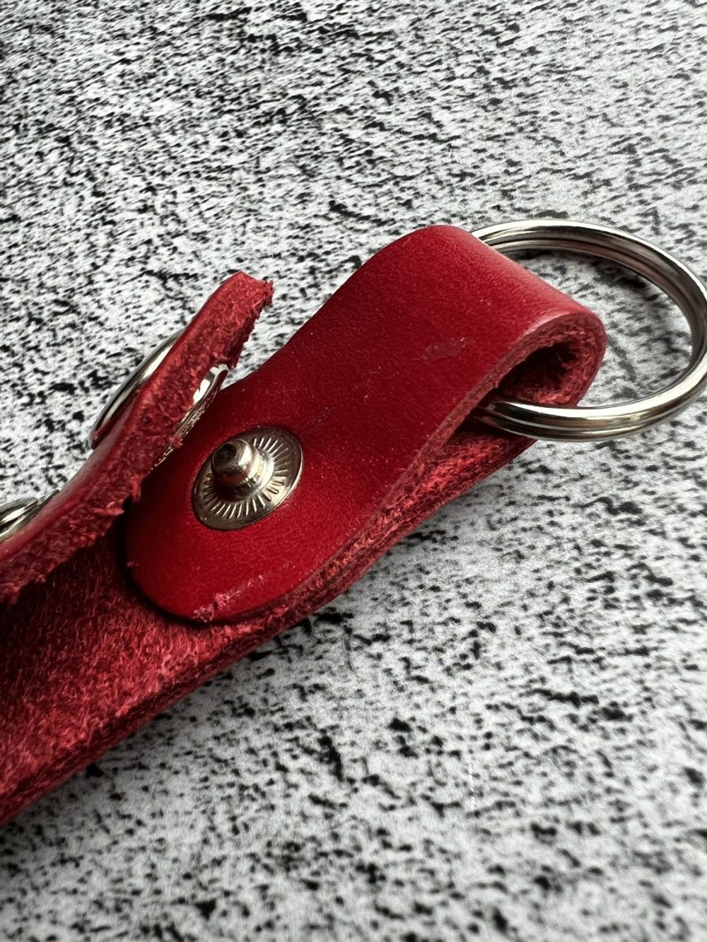 Брелок кожаный на ключи с гравировкой