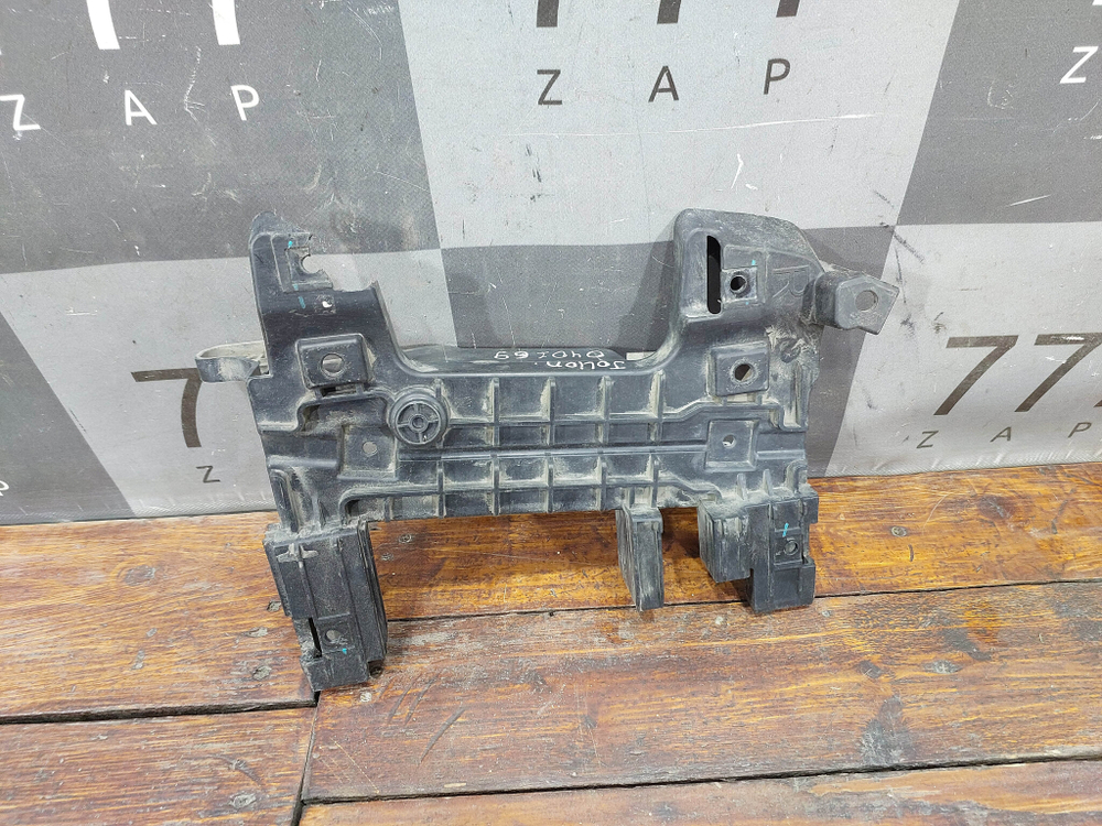 Кронштейн решетки радиатора правый Haval Jolion 21-нв Б/У Оригинал 5509100XST01A