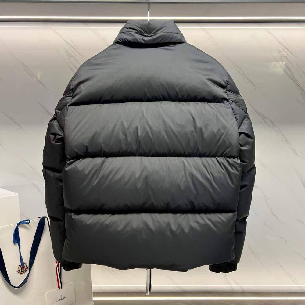 Пуховик Moncler