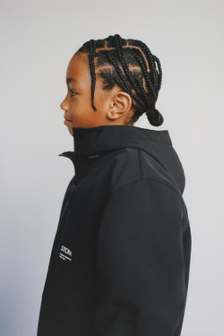 ZARA КУРТКА ИЗ ВЫСОКОТЕХНОЛОГИЧНОЙ ТКАНИ С КАПЮШОНОМ, ЧЕРНЫЙ