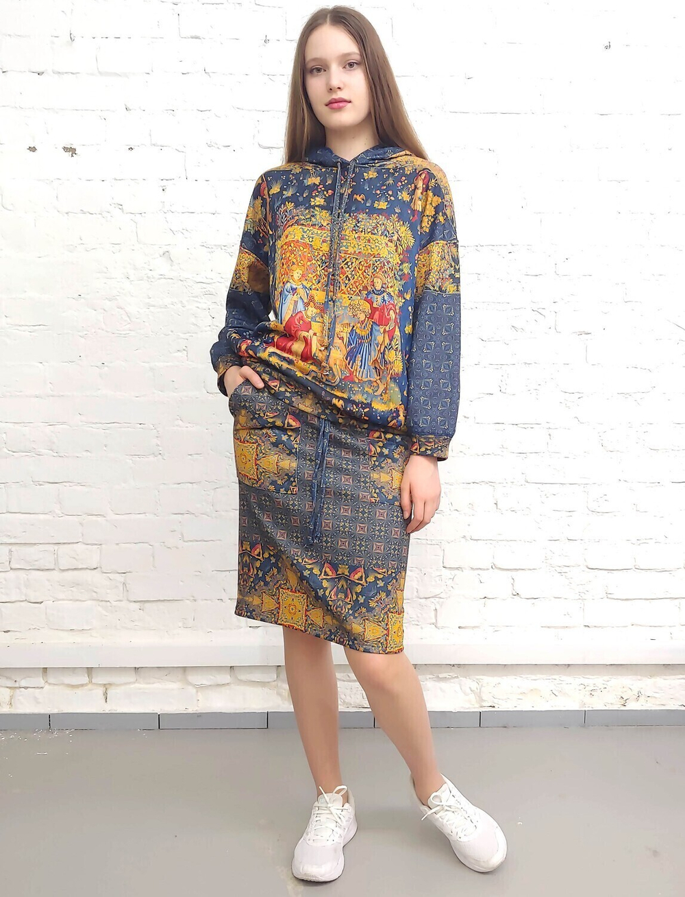 Комплект (худи и юбка) "Кормление птиц", по мотивам средневековой шпалеры 15 века