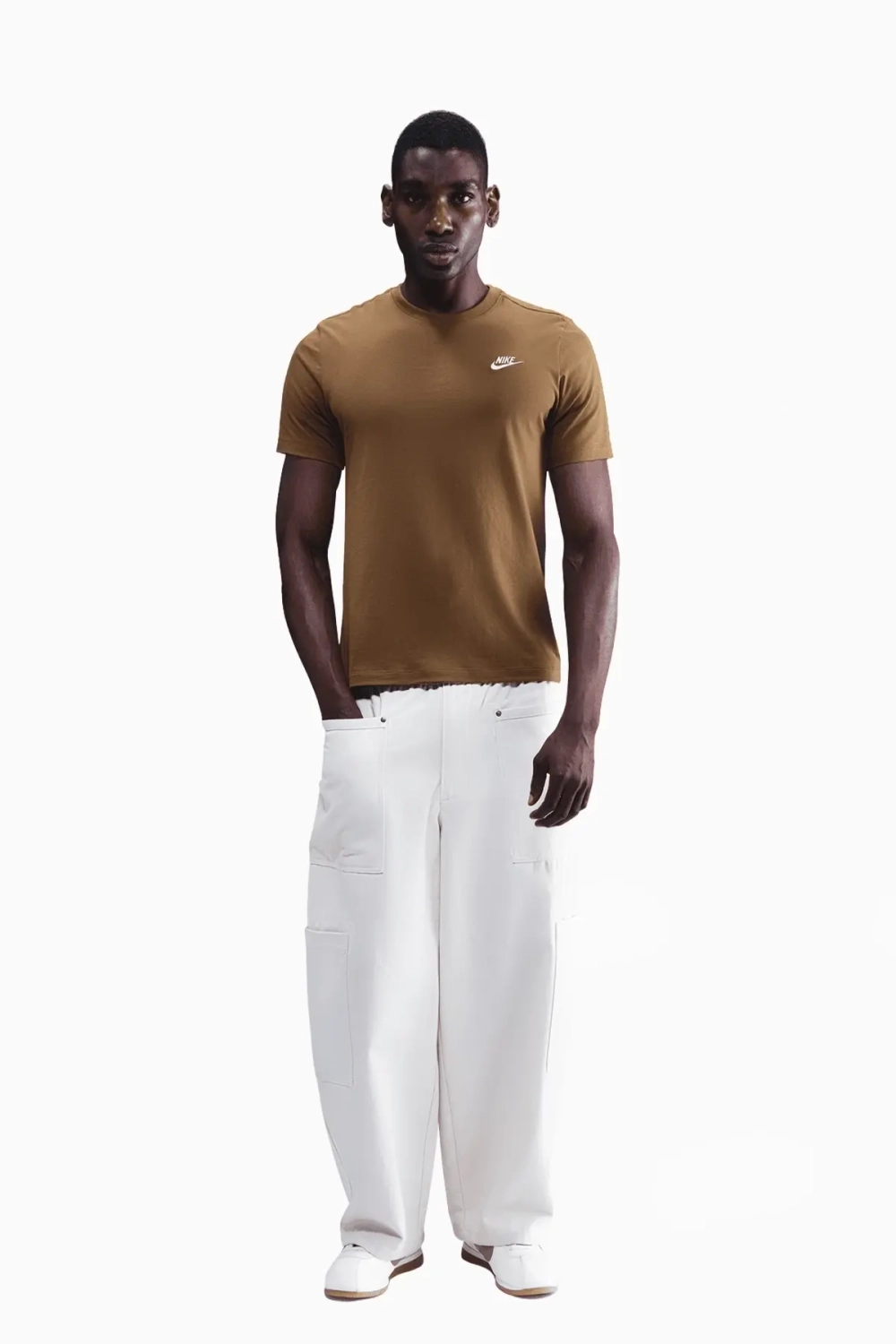 Футболка Nike Sportswear Club - коричневый