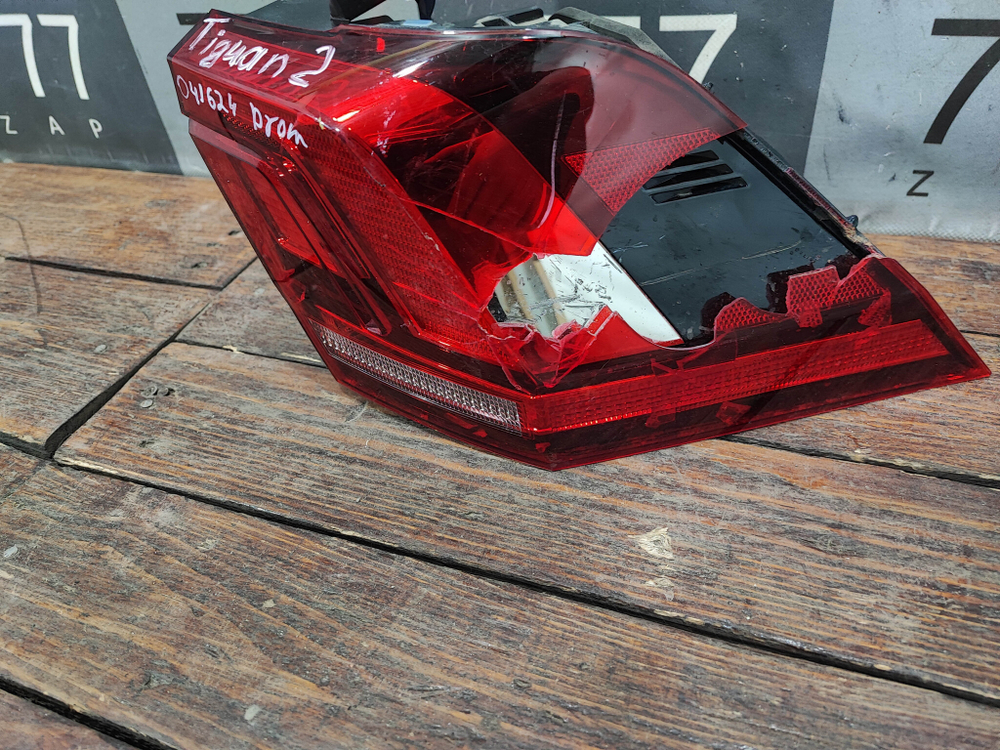 Фонарь задний правый LED Volkswagen Tiguan 2 16-20 Б/У Оригинал 5NA945096D