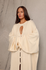 Джемпер-платье с вырезом на груди