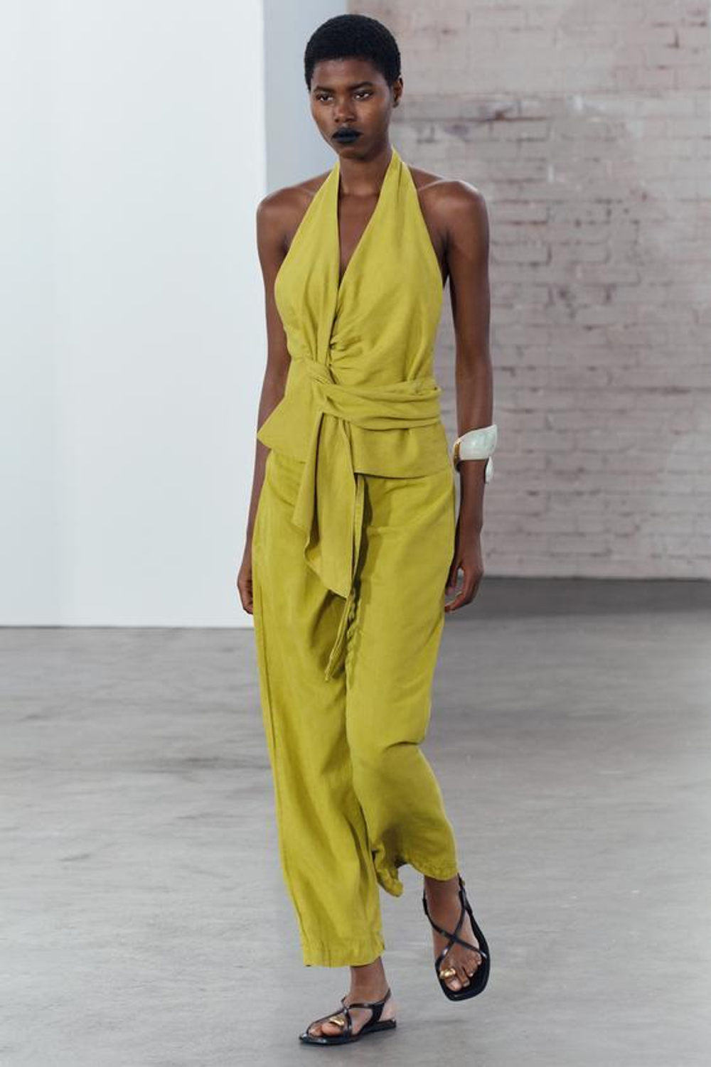 ZARA ТОП НА ЗАПÁХЕ С ГОРЛОВИНОЙ ХАЛТЕР — ZW COLLECTION, ЛАЙМОВЫЙ