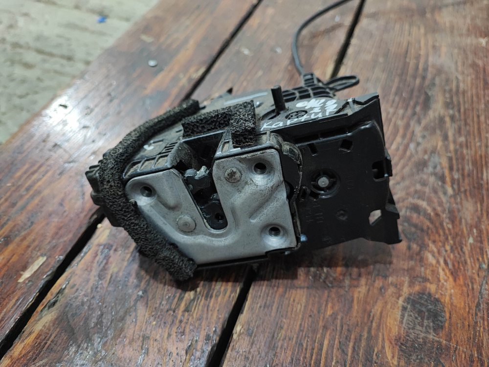 Замок двери задней левой Renault Kaptur 16-нв Б/У Оригинал 805034742R