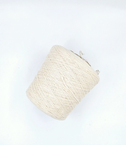 Меринос 70% шелк 30%, с пайетками, 500 м в 100 г, белый