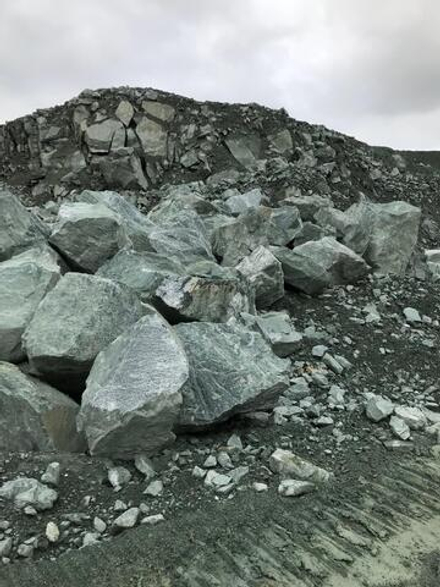 Диоритовая глыба (Магма) изумрудная 700-1200 мм