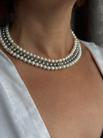 Колье "Парижанка 2" 3 ряда из серого и белого жемчуга Майорка 0,8 см с цирконами, оттенок золото