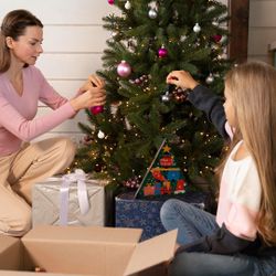 Новогодний подарочный набор: сладкий адвент-календарь с заданиями «Новый год и Рождество»