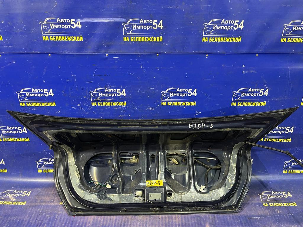 Крышка багажника FORD LASER 1999