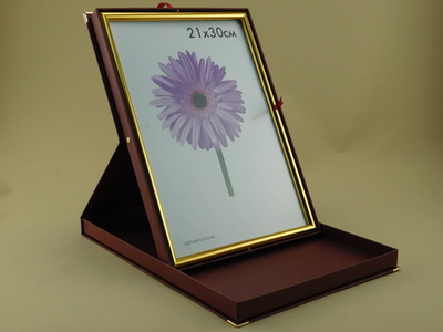 Подарочная коробка-подставка с рамкой А4, бордовый + золото