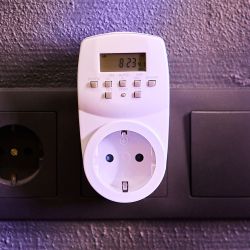 UST-E20 WHITE Таймер электронный с розеткой. 220В. 24ч. 1600Вт. Энергонезависимая память. ТМ Uniel