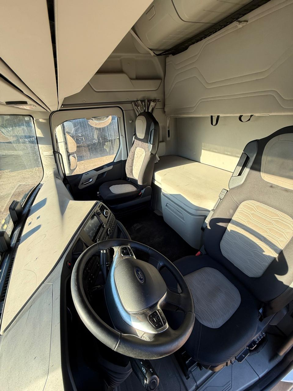 Ford F-Max 4x2 Седельный тягач CCK1 (Дизельный, 12,7 л, 500 л.с., АТ)