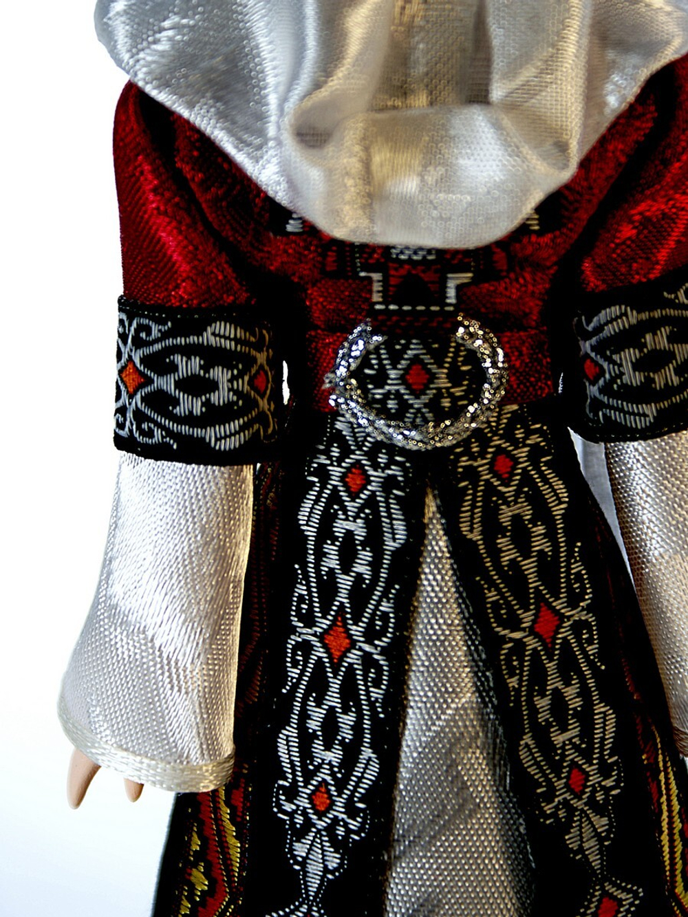 Кукла фарфоровая коллекционная Киргизка