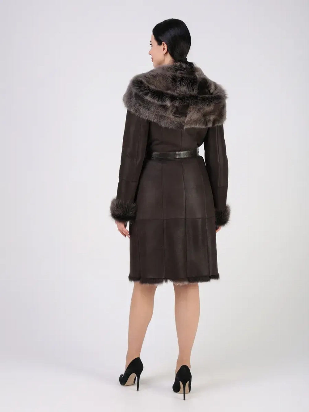 Дубленка зимняя натуральная с капюшоном