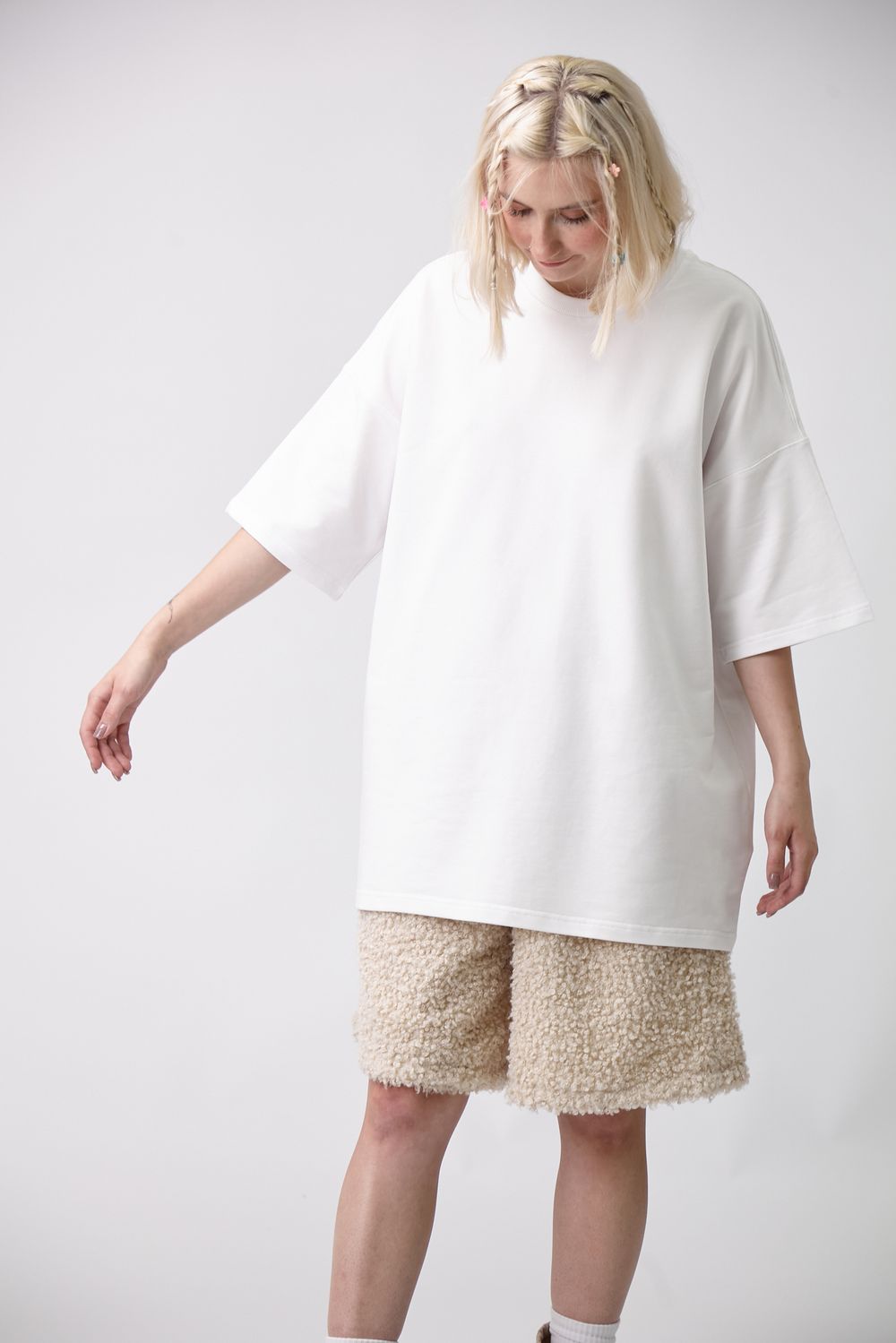 Футболка Choompu оверсайз с белым воротом белая