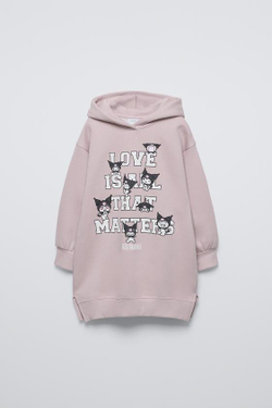 ZARA ПЛАТЬЕ ИЗ МЯГКОЙ ТКАНИ С КАПЮШОНОМ KUROMI © SANRIO, РОЗОВЫЙ