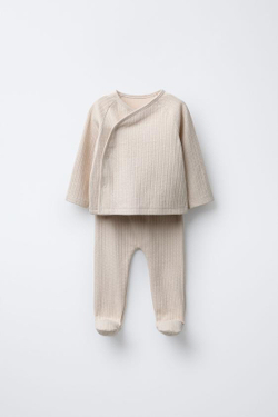 ZARA КОМПЛЕКТ ИЗ ФУТБОЛКИ И ЛЕГИНСОВ С РЕЛЬЕФНЫМ УЗОРОМ, ПЕСОЧНЫЙ