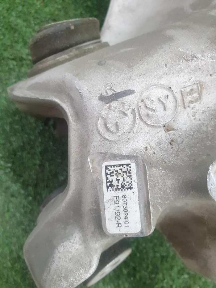 Кулак задний правый BMW M8 F91 (2019-н.в.)