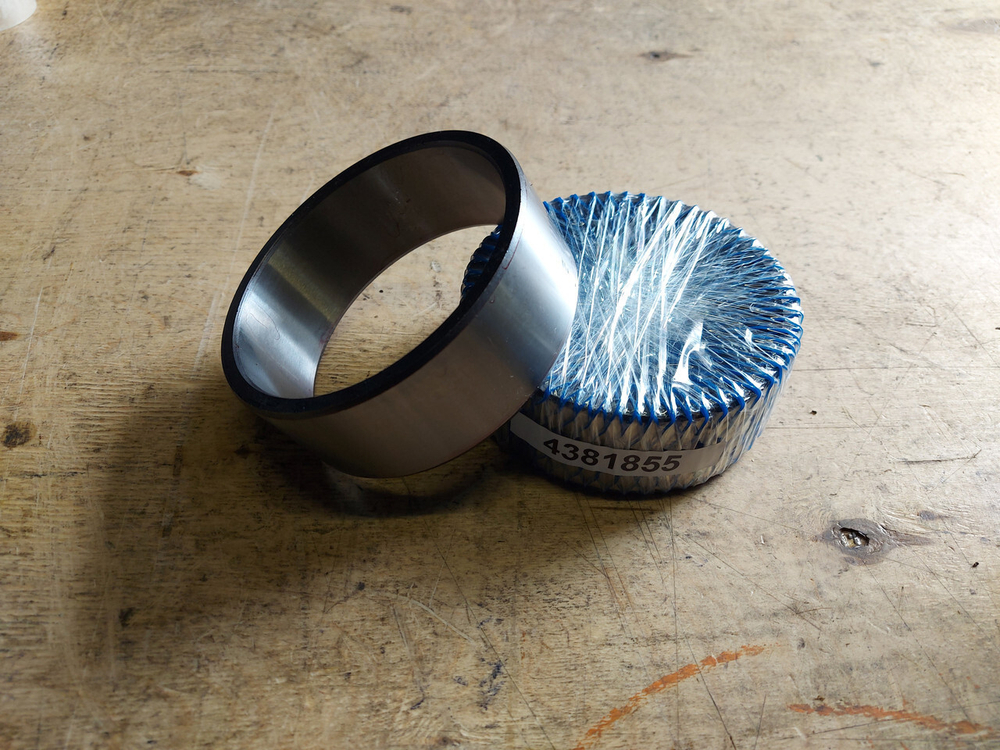 Втулка 4381855