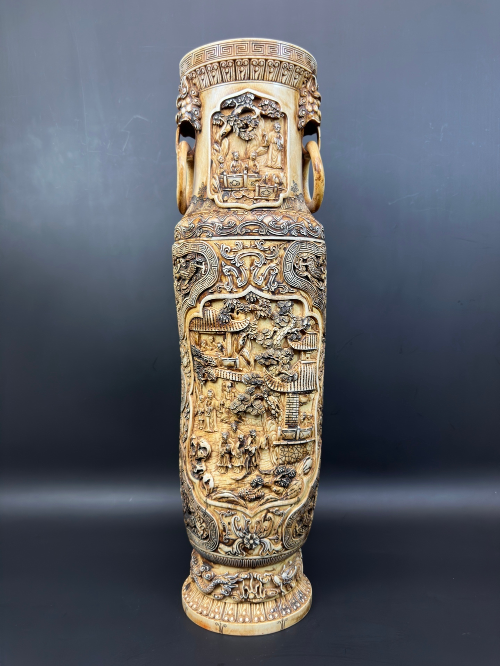 Монументальная резная ваза из кости