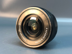Sony 16-50mm 3.5-5.6 микроцарапка на передней линзе