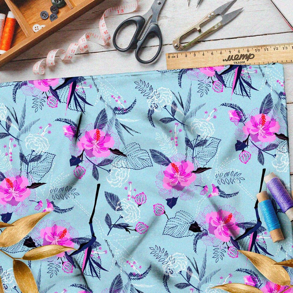 Ткань флис цветы на голубом фоне